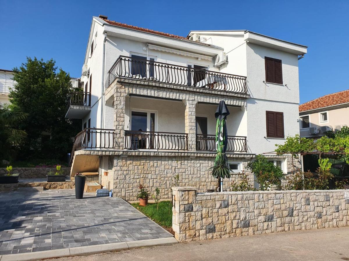 Vila Beleca Krk - Apartments Rest & Sea Krk Town Exterior foto